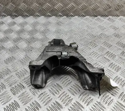 BMW 4 F32 F33 Engine mounting bracket 6870608