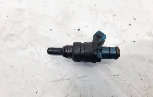 Audi A4 S4 B5 8D Fuel injector 058133551F