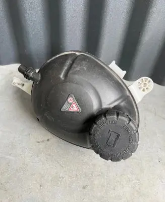 Mercedes-Benz E W213 Coolant expansion tank/reservoir A2055000049