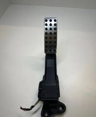 Mercedes-Benz ML W164 Accelerator throttle pedal A1643000004 271010 ZGS010