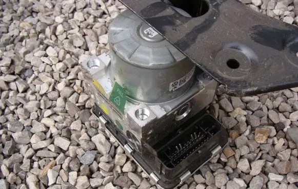 Volkswagen Transporter - Caravelle T5 ABS Pump 7E0614517M