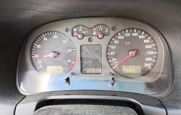 Speedometer (instrument cluster)