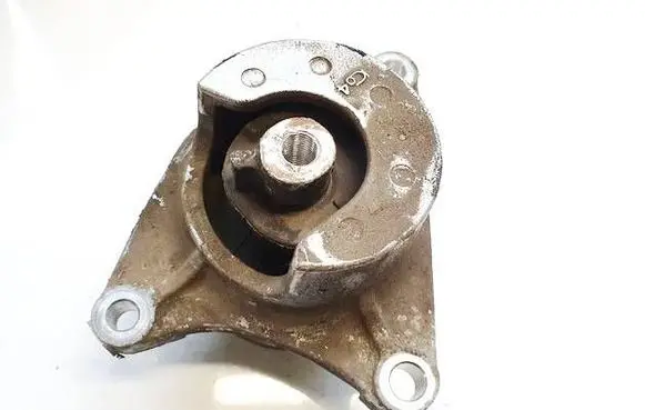 Honda FR-V Engine mount bracket
