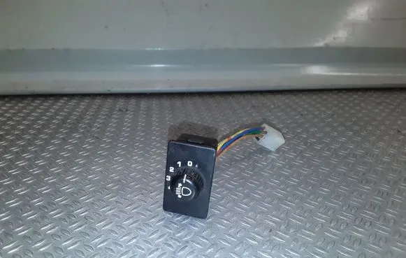 Suzuki Vitara (ET/TA) Headlight level height control switch