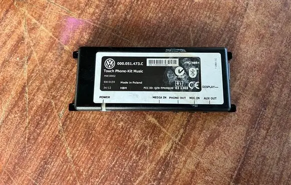 Volkswagen Touareg I Hands-free kit 000051473C