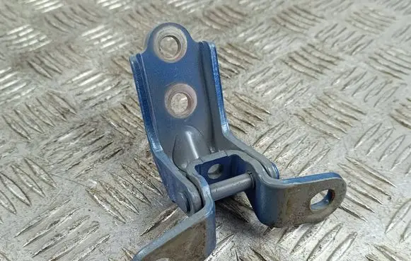 Hyundai Tucson LM Front door lower hinge 