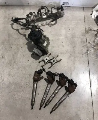 Volkswagen Caddy Fuel injection system set 04L130277AC 0445110469 04L130755D
