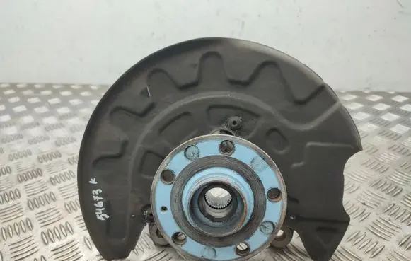 Volkswagen Golf VII Front wheel hub