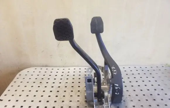 BMW 3 E90 E91 Pedal assembly 678711