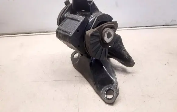 Mazda 6 Engine mounting bracket 1F01