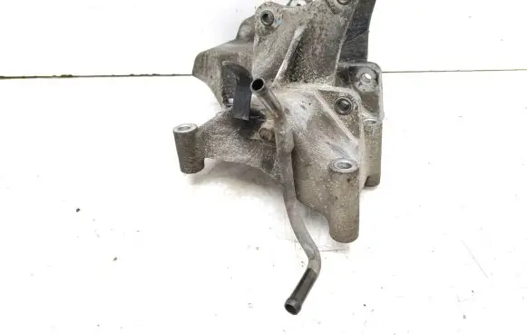 Hyundai Sonata Engine mounting bracket