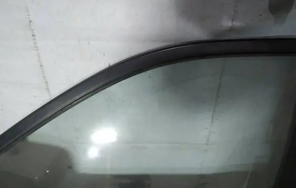 KIA Sportage Front door window glass four-door as2