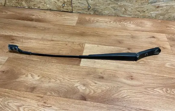 Volkswagen PASSAT B6 Front wiper blade arm 3C1955410B