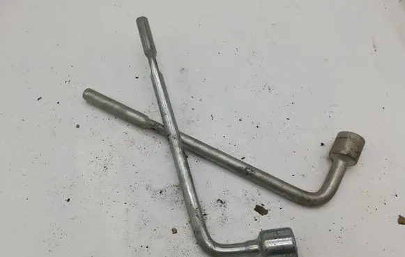 Volkswagen Golf Plus Wheel nut wrench NOCODE