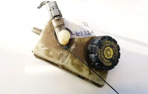 Brake fluid reservoir