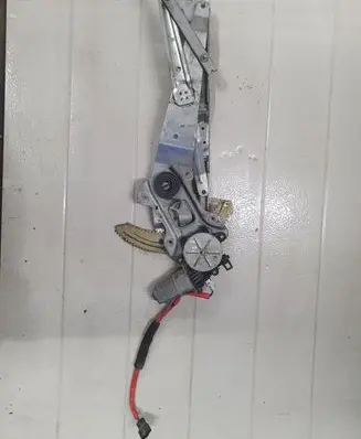 Subaru Impreza II Front door window regulator with motor