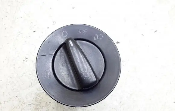 Volkswagen Golf IV Light switch 1c0941531