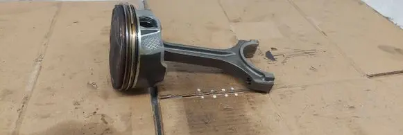 Ford Mustang VI Piston with connecting rod