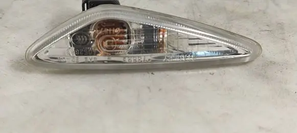 Front fender indicator light