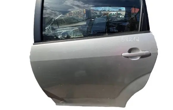 Toyota Corolla Verso E121 Rear door