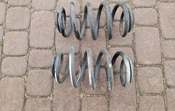 Opel Zafira C Rear coil spring 