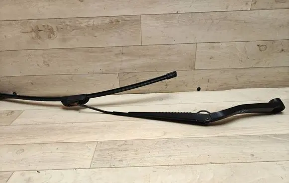 Opel Insignia A Front wiper blade arm 13227398