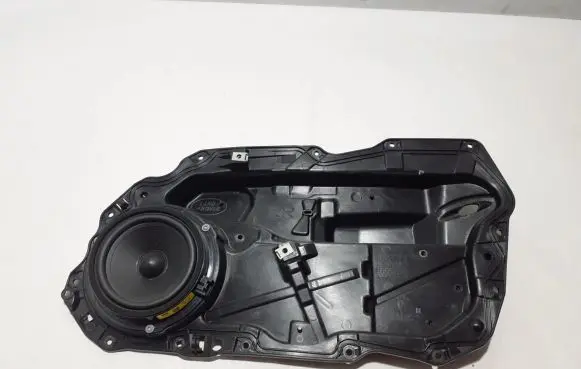 Rear door manual window regulator