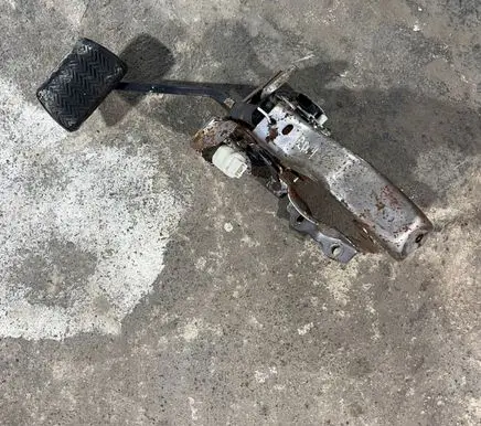 Toyota RAV 4 (XA40) Brake pedal 8951033030