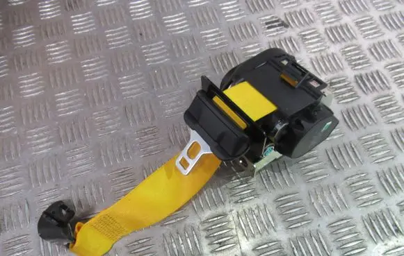 Mercedes-Benz AMG GT 4 x290 w290 Rear seatbelt buckle 