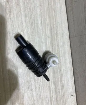 BMW X2 F39 Windscreen/windshield washer pump 7388349