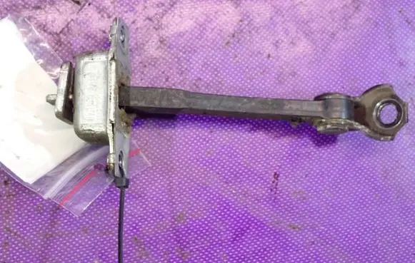 Toyota Yaris Verso Front door check strap stopper 