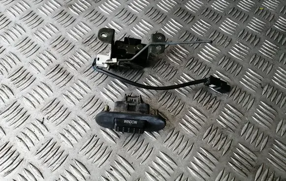 Hyundai Santa Fe Tailgate window lock/catch/latch 