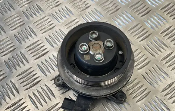 Volkswagen Golf VI Water pump 01643304 CU00220307