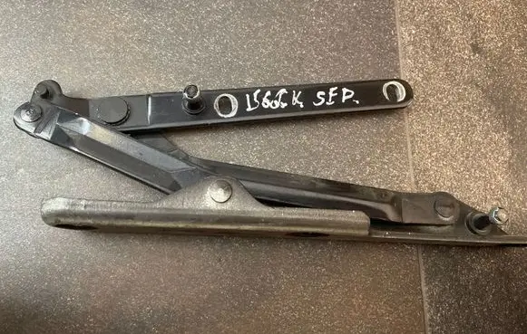 Alfa Romeo 156 Tailgate/trunk/boot hinge B430