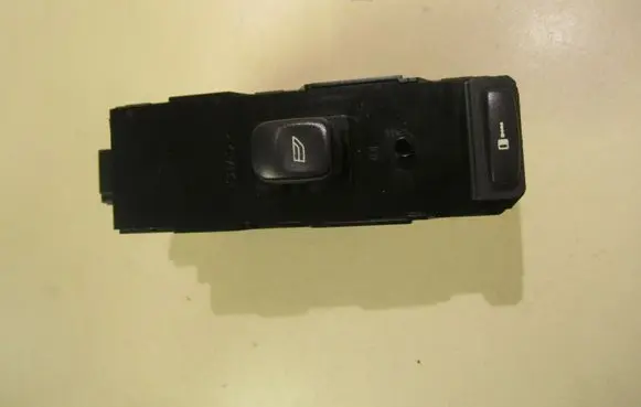 Volvo V70 Electric window control switch 30746075