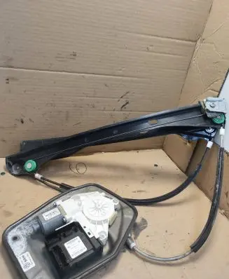Volkswagen Golf Plus Front door window regulator motor 1K0959792J 05075730 30100907050715