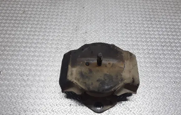 Mitsubishi Pajero Engine mount bracket