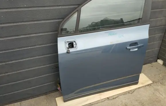 Chevrolet Orlando Front door