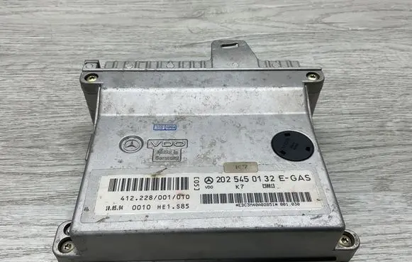 Mercedes-Benz C W202 Engine control unit/module 2025450132