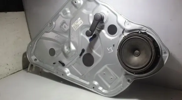KIA Ceed Rear window lifting mechanism without motor