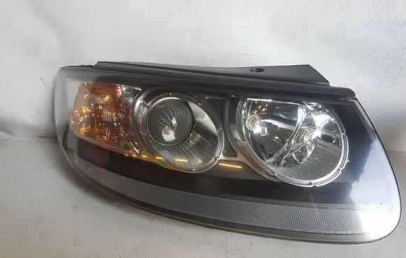 Hyundai Santa Fe Headlight/headlamp 921022B0