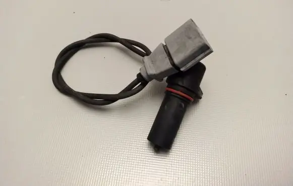 Audi A4 S4 B5 8D Crankshaft speed sensor 058902319F