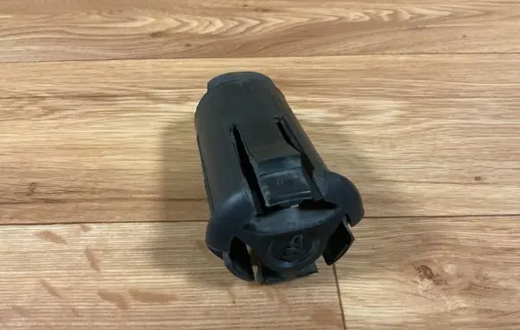 Mazda 3 I Radiator mount bracket 3M5H8125