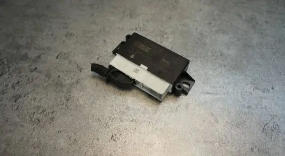 Audi TT TTS RS Mk3 8S Parking PDC control unit/module 5Q0919283E