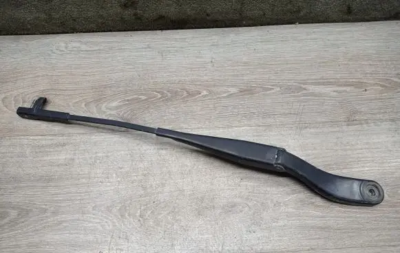 Volvo V50 Front wiper blade arm 30698249