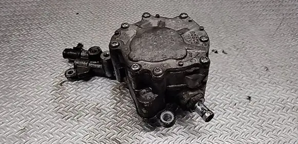Skoda Octavia Mk2 (1Z) Vacuum pump 038145209Q
