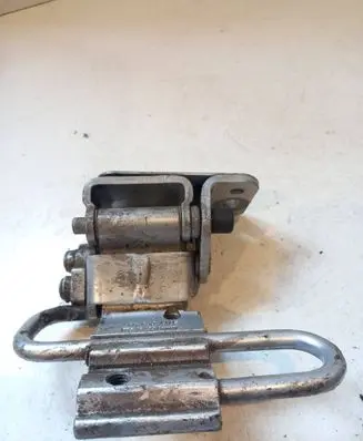 Audi A6 S6 C5 4B Rear door lower hinge 4B0833412E