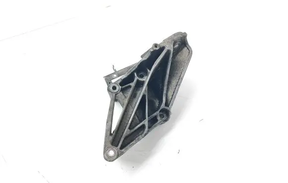 Volkswagen Touareg I Engine mounting bracket 070199307A