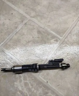 BMW 5 F10 F11 Fuel injector 0261500063 100719036