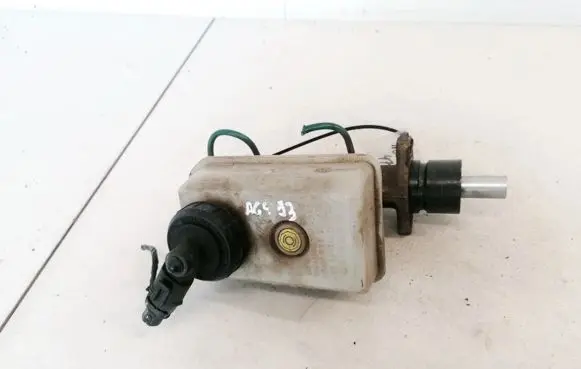 Master brake cylinder